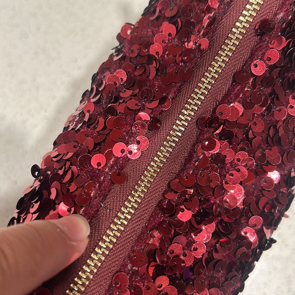 Red sequin Kate Spade shoulder bag. - Picture 7 of 11